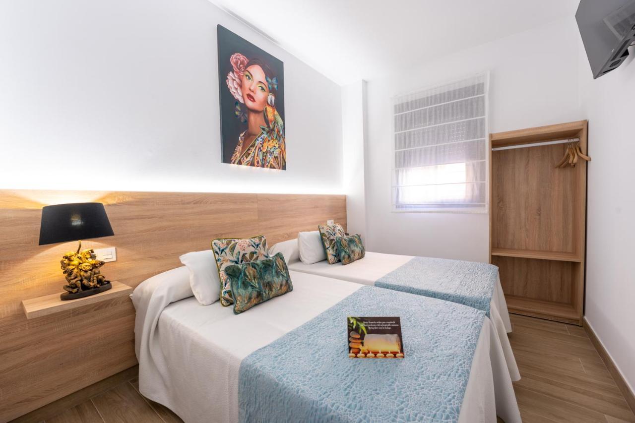 Hostal Romerito Málaga Esterno foto